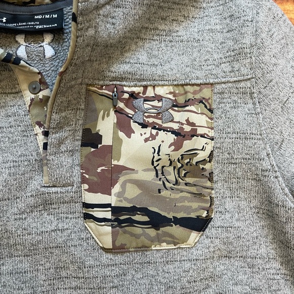 Under Armour Men's Specialist 2.0 Charcoal‎ Barren Henley Medium - Picture 3 of 8